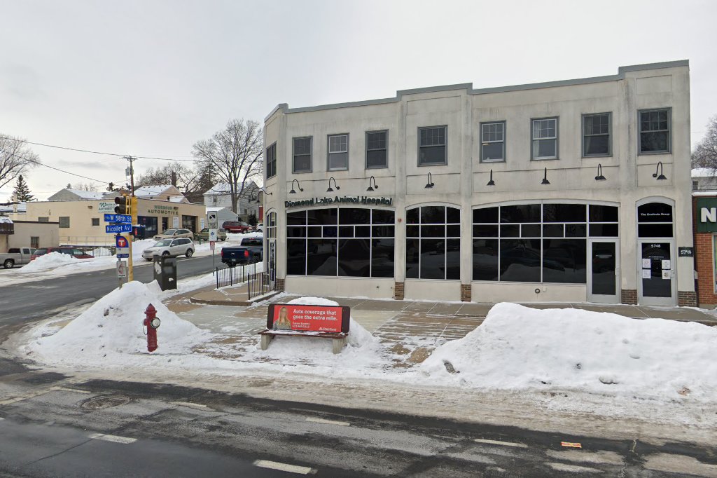 Diamond Lake Animal Hospital