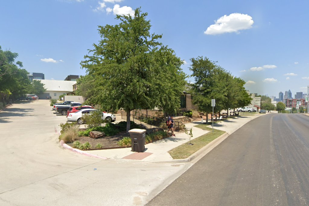 Metro Paws Animal Hospital - Oak Cliff