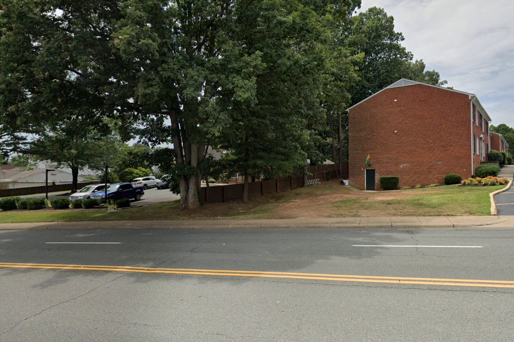 Hydraulic Road Animal Hospital