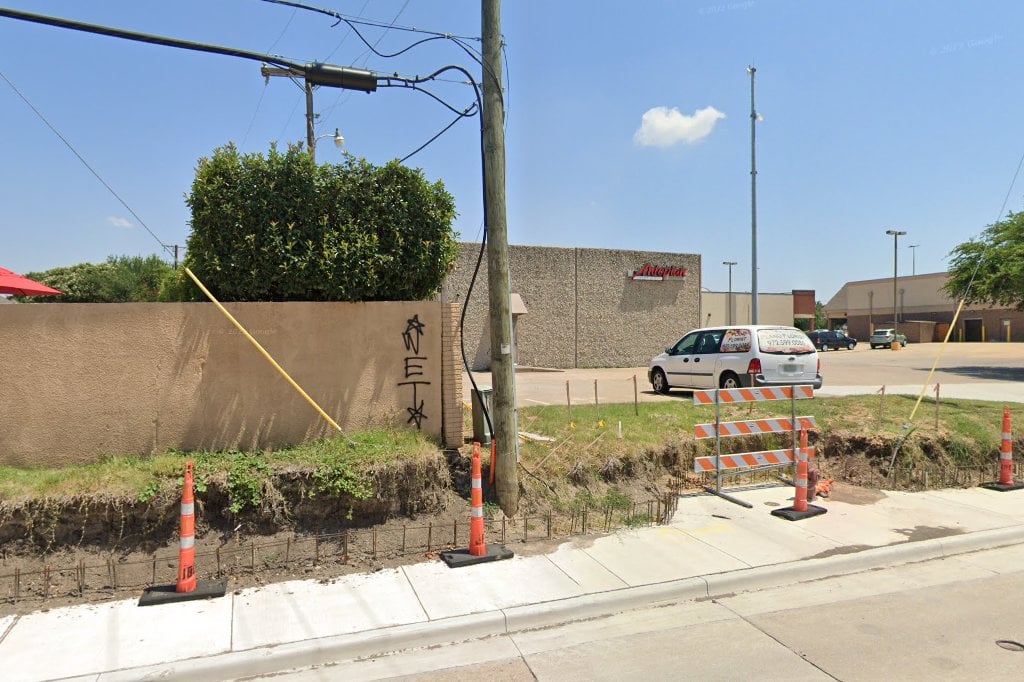 Paws & Claws Animal Hospital